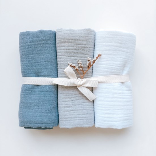 zestaw pieluszek w kolorach chłopięcych