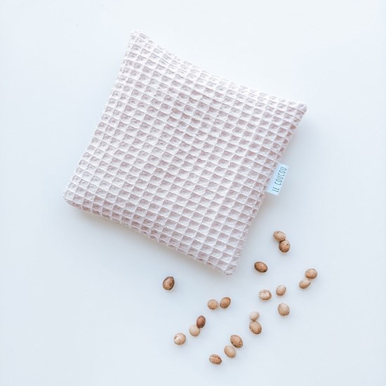 ekologiczny termofor z pestkami wiśni na kolki i bolący brzuszek niemowlaka