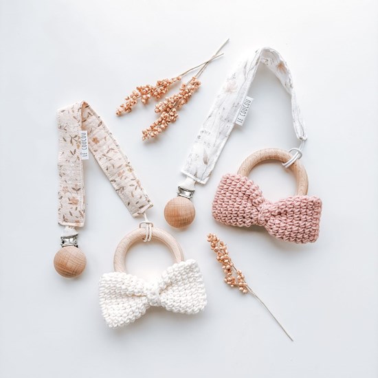 gryzak kokardka kremowy