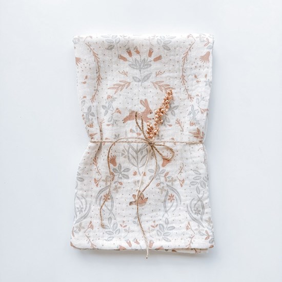 pieluszka muślinowa w kolorze ecru w zajączki i ptaszki