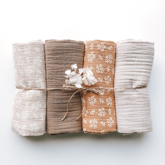 pieluszka muślinowa w kolorze beżu w listki