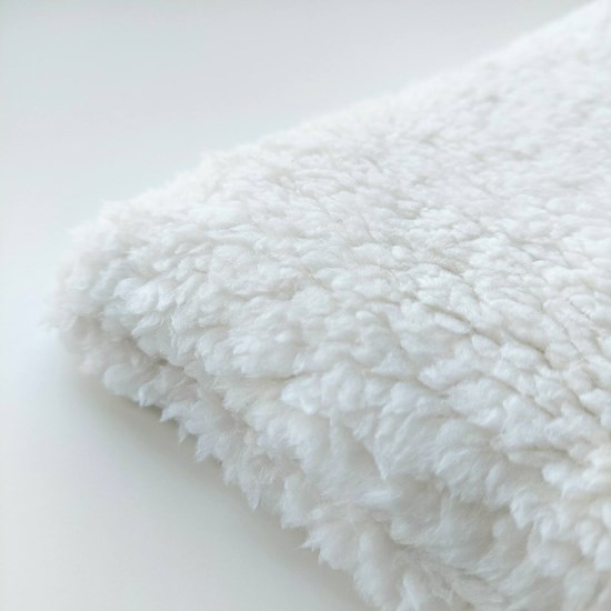 płaska barankowa poduszka z wypełnieniem wszytym na stałe