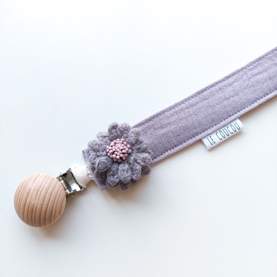 zawieszka do smoczka z kwiatuszkiem