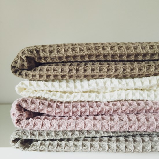 ręcznik wafelkowy z koronką w kolorze ciemny beż