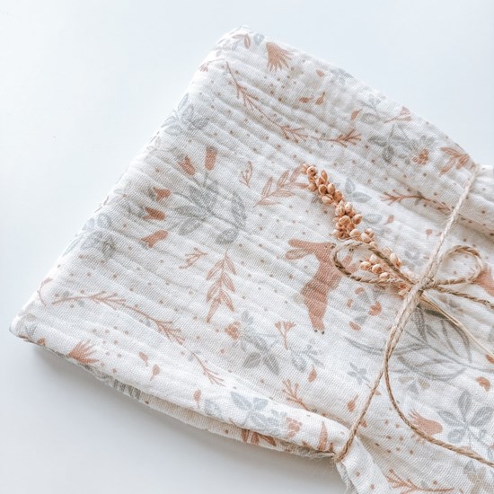 pieluszka muślinowa w kolorze ecru w zajączki i ptaszki