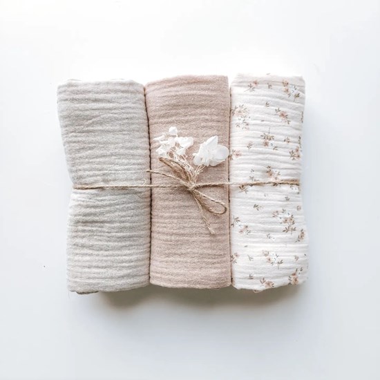 zestaw pieluszek w kwiatuszki