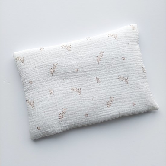 płaska muślinowa poduszka z wypełnieniem wszytym na stałe