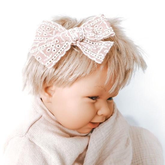 koronkowa spinka kokardka w kolorze różu