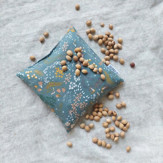 ekologiczny termoforu z pestkami wiśni na kolki i bolący brzuszek