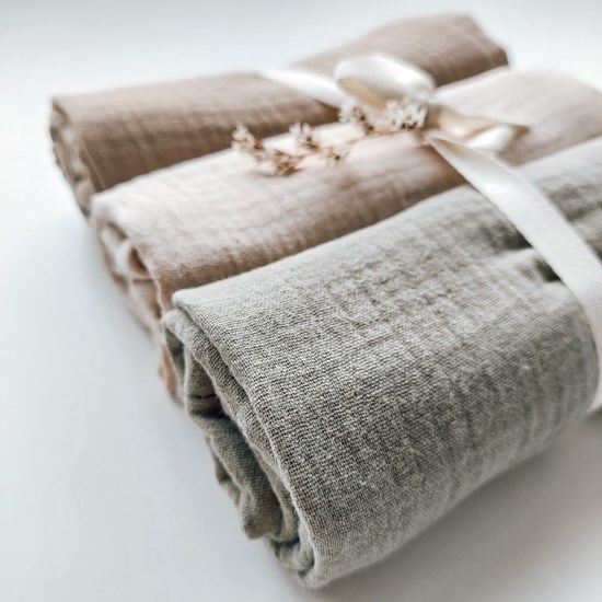 zestaw pieluszek w kolorach natury