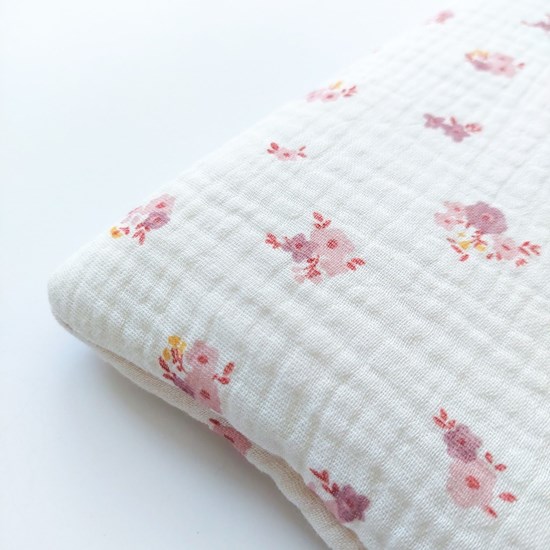 płaska muślinowa poduszka w kwiatki