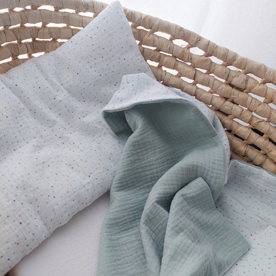 płaska muślinowa poduszka z wypełnieniem wszytym na stałe