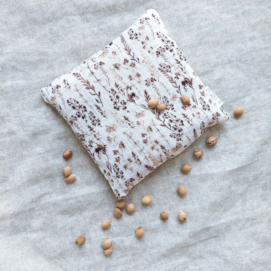 ekologiczny termoforu z pestkami wiśni na kolki i bolący brzuszek