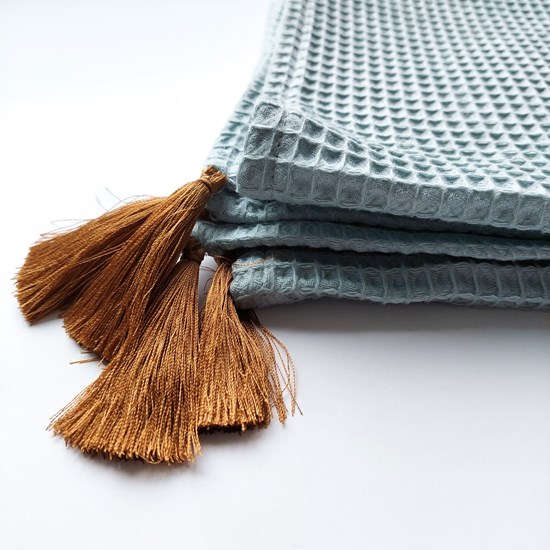 kocyk wafelkowy z chwostami koloru starego złota