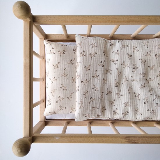 pościel dla lalek w kolorze beżu w gałązki