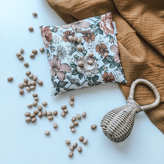 ekologiczny termoforu z pestkami wiśni na kolki i bolący brzuszek