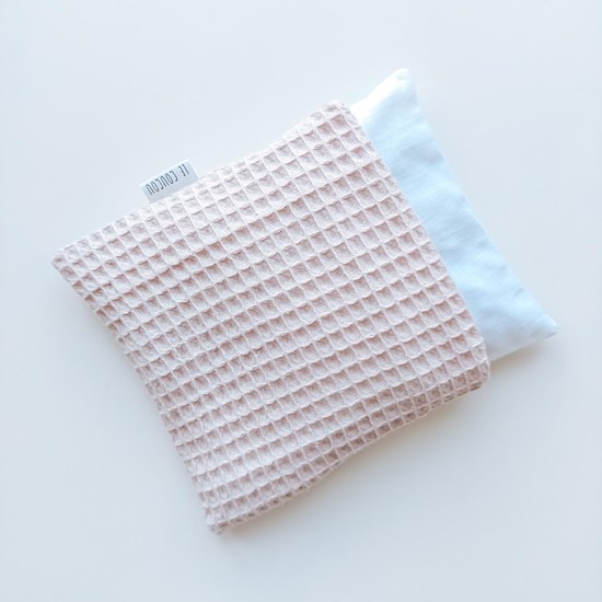 ekologiczny termofor z pestkami wiśni na kolki i bolący brzuszek niemowlaka