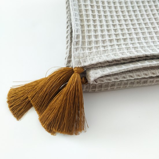 kocyk wafelkowy z chwostami koloru starego złota