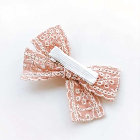 koronkowa spinka kokardka w kolorze różu