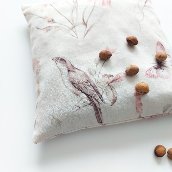 ekologiczny termoforu z pestkami wiśni na kolki i bolący brzuszek