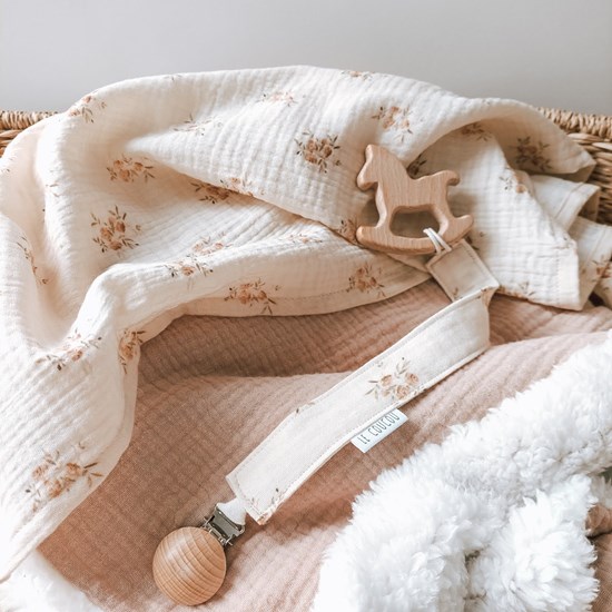 zawieszka do smoczka różyczki