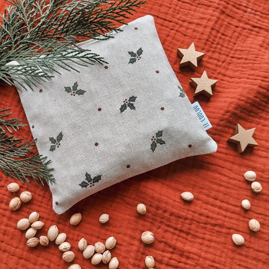 ekologiczny termoforu z pestkami wiśni na kolki i bolący brzuszek