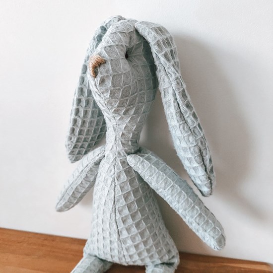 przytulanka króliczek w kolorze błękitu