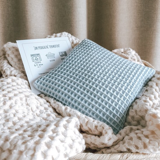 ekologiczny termofor z pestkami wiśni na kolki i bolący brzuszek niemowlaka