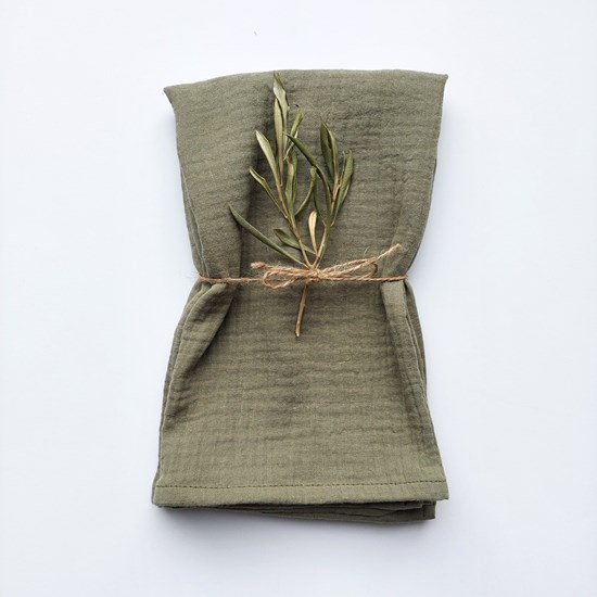 pieluszka muślinowa koloru zgaszonej zieleni