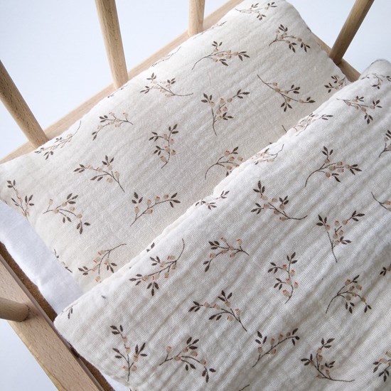 pościel dla lalek w kolorze beżu w gałązki