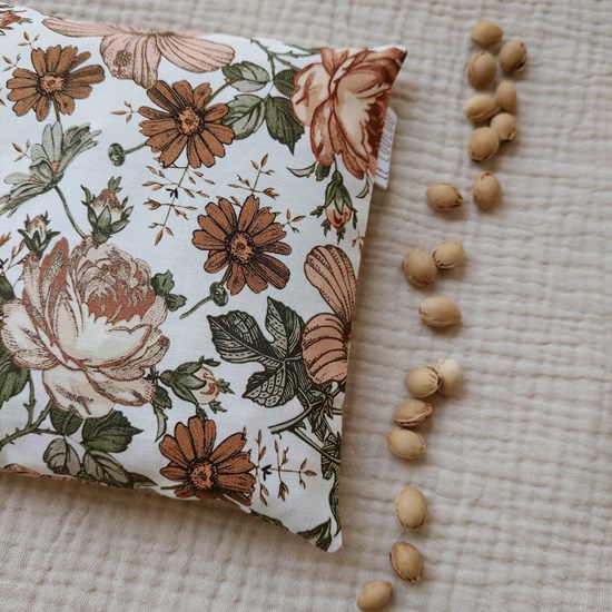 ekologiczny termoforu z pestkami wiśni na kolki i bolący brzuszek