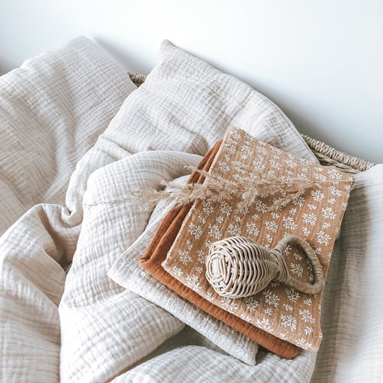 pościel do łóżeczka w kolorze beżu