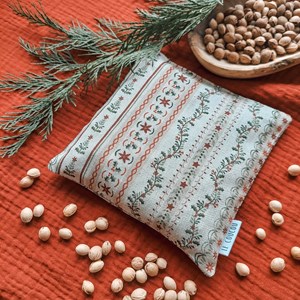 ekologiczny termoforu z pestkami wiśni na kolki i bolący brzuszek