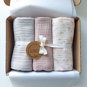 zestaw pieluszek w kwiatuszki