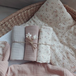 pieluszka muślinowa w kolorze pudrowy róż