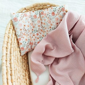 otulacz muślinowy w kolorze różu