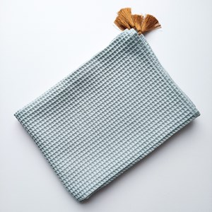 Kocyk wafelkowy z chwostami - błękit