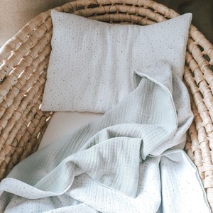 płaska muślinowa poduszka z wypełnieniem wszytym na stałe