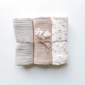 Zestaw 3 pieluszek - romantyczne kwiatuszki