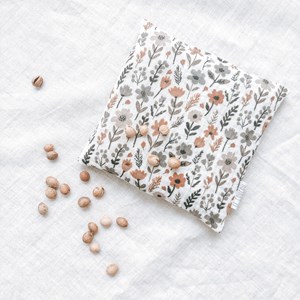 ekologiczny termoforu z pestkami wiśni na kolki i bolący brzuszek