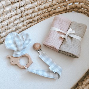 zestaw prezentowy dla noworodka w kratkę vichy