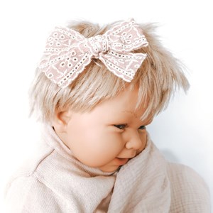 koronkowa spinka kokardka w kolorze różu