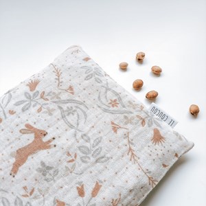 ekologiczny termoforu z pestkami wiśni na kolki i bolący brzuszek