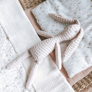 płaska muślinowa poduszka z wypełnieniem wszytym na stałe