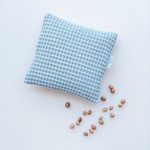 ekologiczny termofor z pestkami wiśni na kolki i bolący brzuszek niemowlaka