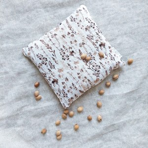 Muślinowy termofor z pestek wiśni - suszone trawy