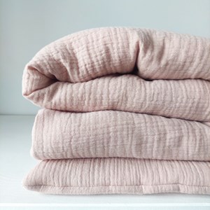 Muślinowa pościel do łóżeczka - pudrowy róż