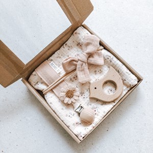 box prezentowy dla dziewczynki w kwiatki