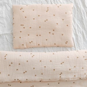 pościel do łóżeczka w kolorze różu w brązowe serduszka