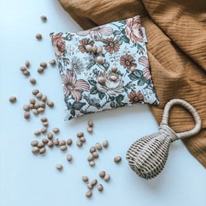 ekologiczny termoforu z pestkami wiśni na kolki i bolący brzuszek